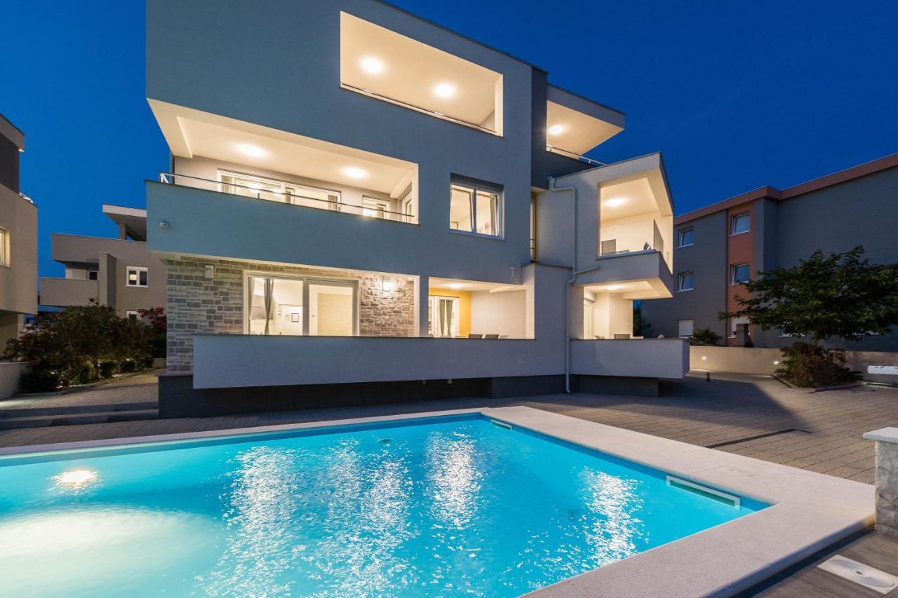 Apartments & Rooms Danivan Pool Villas B Novalja Exterior photo